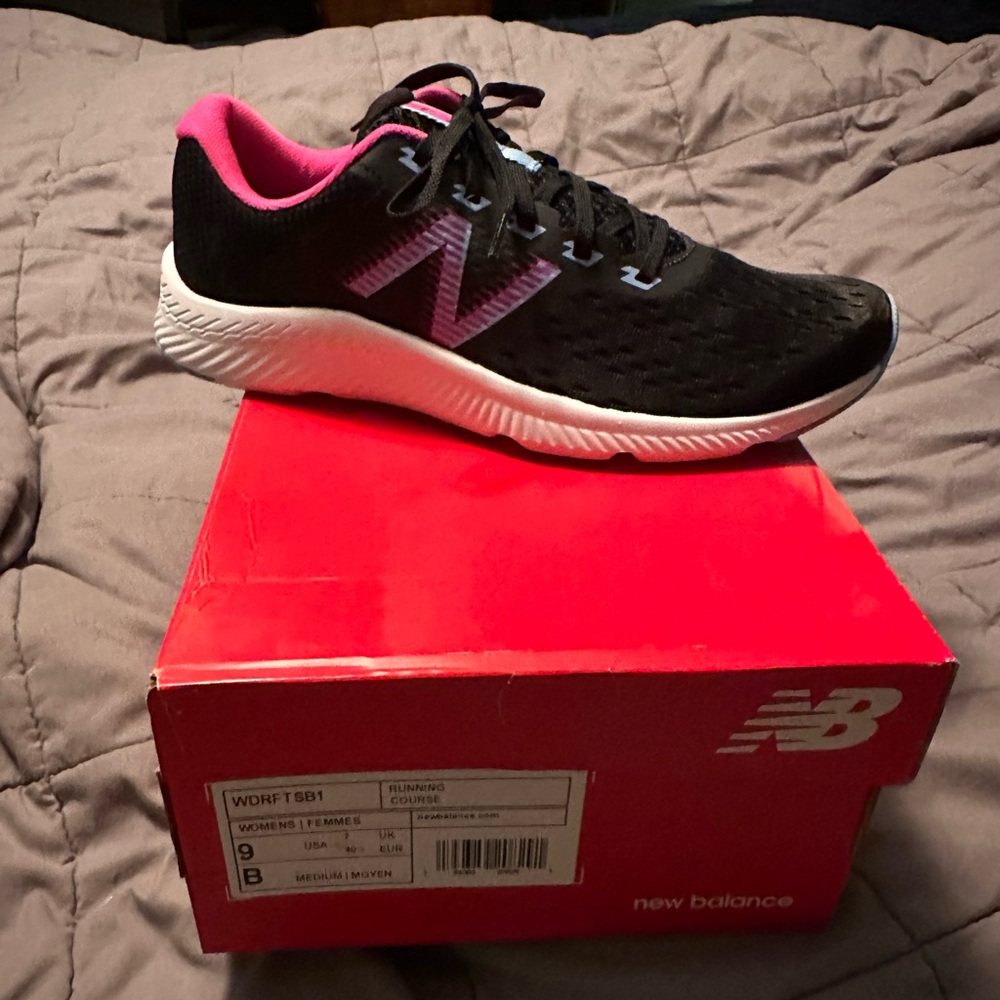 New Balance Women's Black and Pink Running Shoes